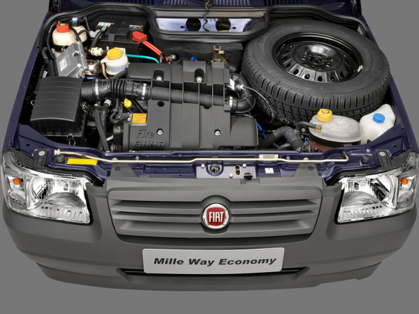It uses a 999cc engine that runs of gas and ethanol It uses a 999cc engine that runs of gas and ethanol