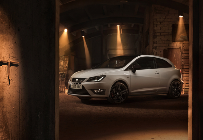 A principal alteração no novo Ibiza Cupra é a introdução de um novo motor turbo 1.8 litros a gasolina A principal alteração no novo Ibiza Cupra é a introdução de um novo motor turbo 1.8 litros a gasolina