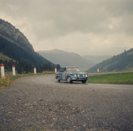 Renault drivers are mostly former rally drivers Renault drivers are mostly former rally drivers