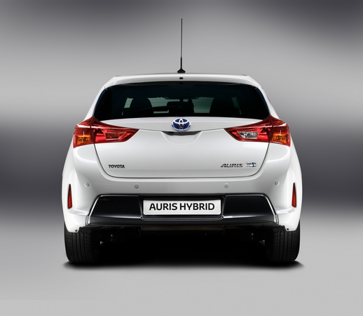 Há mais 6 litros de carga no novo Auris e mais 127 litros no caso da versão híbrida Há mais 6 litros de carga no novo Auris e mais 127 litros no caso da versão híbrida