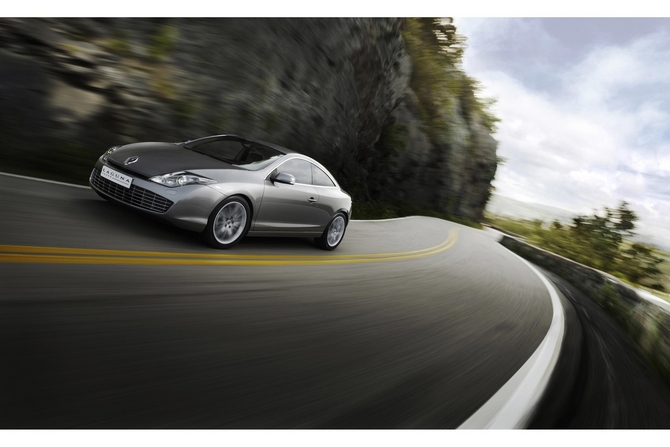 Renault Laguna III Coupé 2.0 dCi 150hp FAP Dynamique S 4Control Renault Laguna III Coupé 2.0 dCi 150hp FAP Dynamique S 4Control