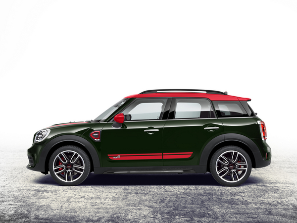 O SUV desportivo consegue sprintar de 0 aos 100km/h em 6.5 seconds, 0.8 mais rápido que o Cooper S Countryman ALL O SUV desportivo consegue sprintar de 0 aos 100km/h em 6.5 seconds, 0.8 mais rápido que o Cooper S Countryman ALL