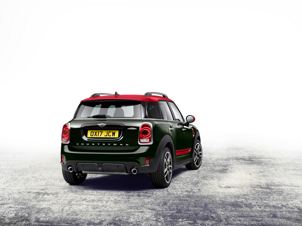 O Countryman JCW vai estar disponível com uma caixa manual de seis velocidades ou uma automática de oito velocidades O Countryman JCW vai estar disponível com uma caixa manual de seis velocidades ou uma automática de oito velocidades