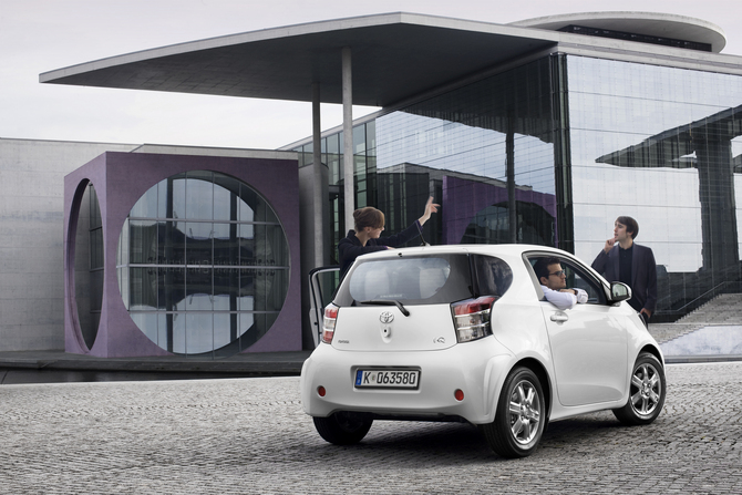 Toyota iQ 1.4 D-4D Toyota iQ 1.4 D-4D