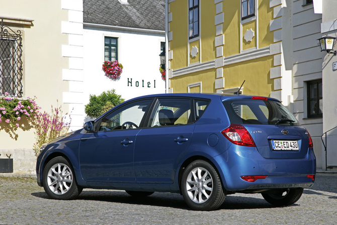 Kia cee'd 1.6 CRDi 115hp AT EX Kia cee'd 1.6 CRDi 115hp AT EX