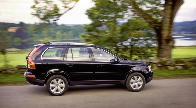 Volvo XC90 3.2 Momentum 7L. Geartronic Volvo XC90 3.2 Momentum 7L. Geartronic
