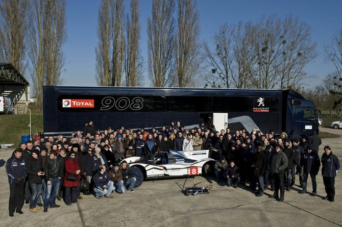Peugeot 908HYBRID4 Takes Its Last Laps Peugeot 908HYBRID4 Takes Its Last Laps