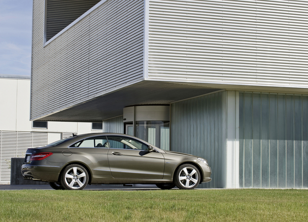 Mercedes-Benz E350 Coupe CDI BlueEFF. SE Mercedes-Benz E350 Coupe CDI BlueEFF. SE