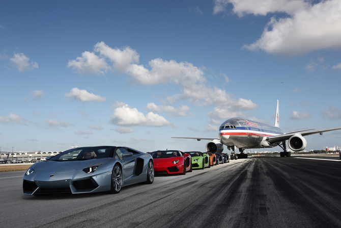 Lamborghini recebeu autorização da FAA e do Aeroporto Internacional de Miami para manobras a alta velocidade Lamborghini recebeu autorização da FAA e do Aeroporto Internacional de Miami para manobras a alta velocidade