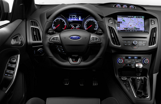 Ford Focus ST 2.0 EcoBoost Ford Focus ST 2.0 EcoBoost