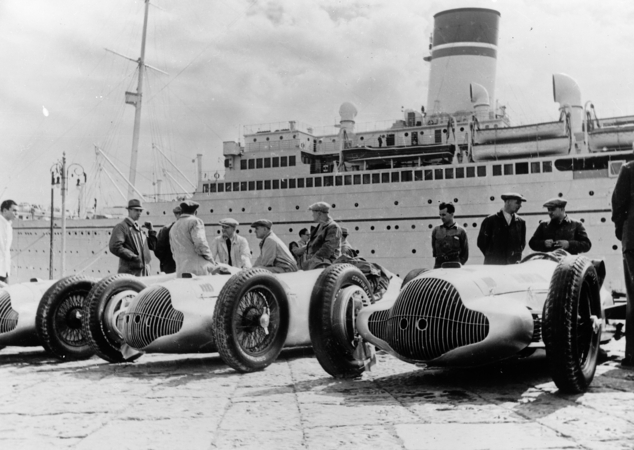 Os pilotos eram Hermann Lang, Caracciola, Christian Kautz, Manfred von Brauchitsch, Richard Seaman e Goffredo Zehender Os pilotos eram Hermann Lang, Caracciola, Christian Kautz, Manfred von Brauchitsch, Richard Seaman e Goffredo Zehender