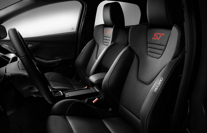 Ford Focus ST 2.0 EcoBoost Ford Focus ST 2.0 EcoBoost