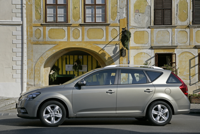 Kia cee'd SW 1.6 CRDi 115hp AT EX Kia cee'd SW 1.6 CRDi 115hp AT EX