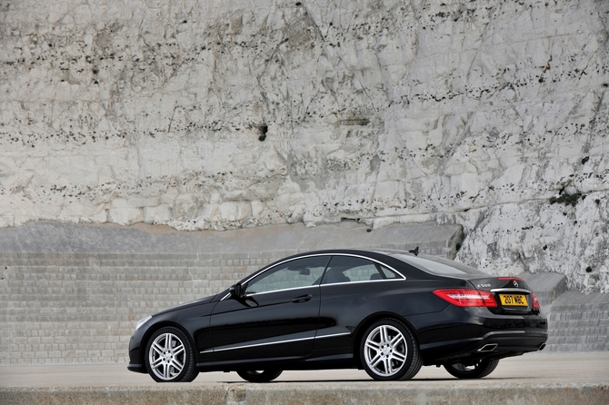 Mercedes-Benz E350 Coupe CGI BlueEFF. Sport Mercedes-Benz E350 Coupe CGI BlueEFF. Sport