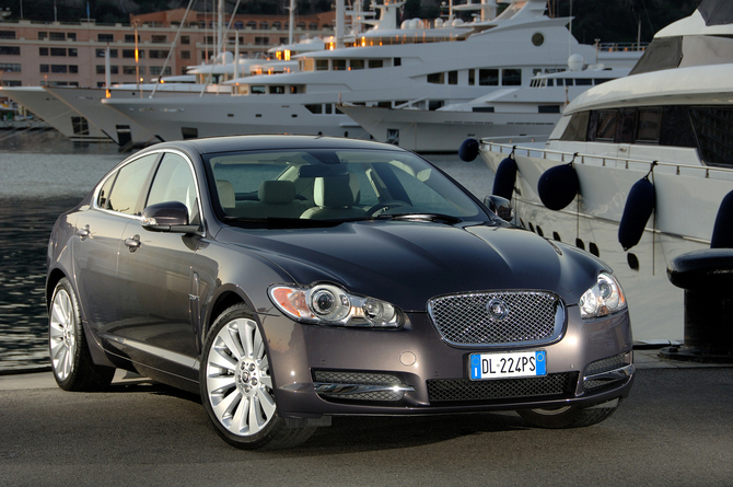 Jaguar XF 5.0L V8 Jaguar XF 5.0L V8