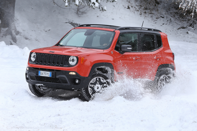 Jeep Renegade 2.0 MJD AWD ATX Trailhawk Jeep Renegade 2.0 MJD AWD ATX Trailhawk