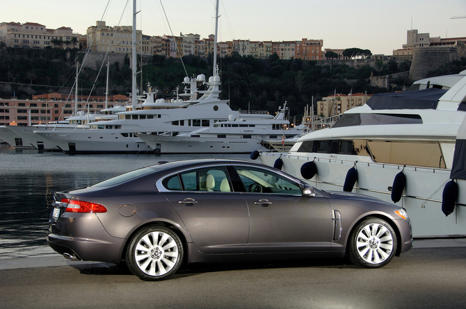 Jaguar XF 5.0L V8 Jaguar XF 5.0L V8
