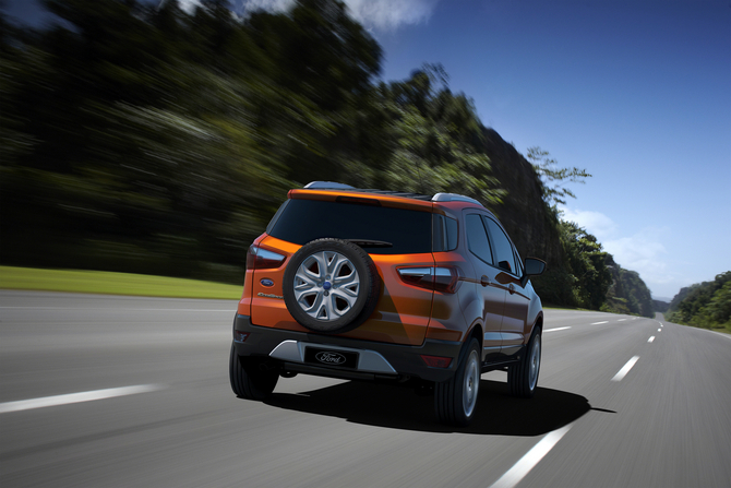 Modelo é oferecido com três motores e quatro níveis de acabamento naquele mercado Modelo é oferecido com três motores e quatro níveis de acabamento naquele mercado