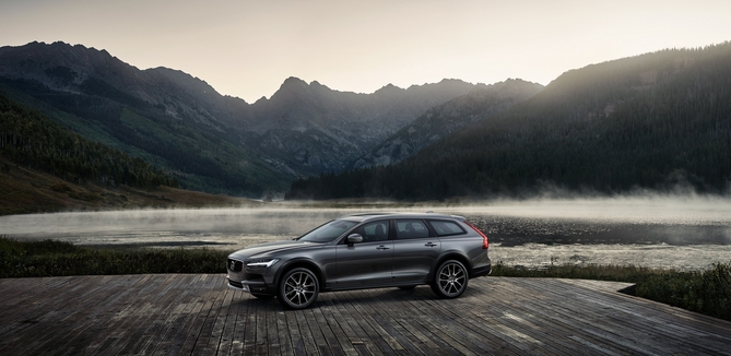 Volvo V90 Cross Country D4 AWD Volvo V90 Cross Country D4 AWD