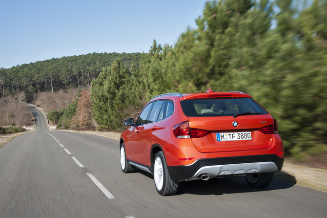 BMW X1 sDrive18d AT BMW X1 sDrive18d AT