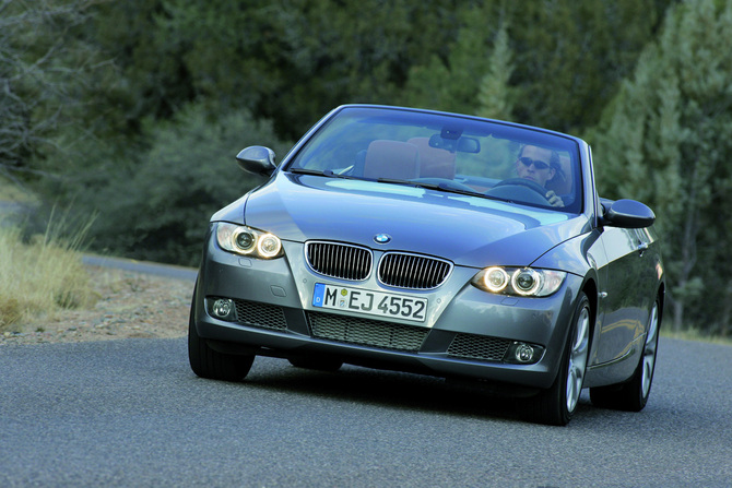 BMW 320d Cabrio Intense (E93) BMW 320d Cabrio Intense (E93)