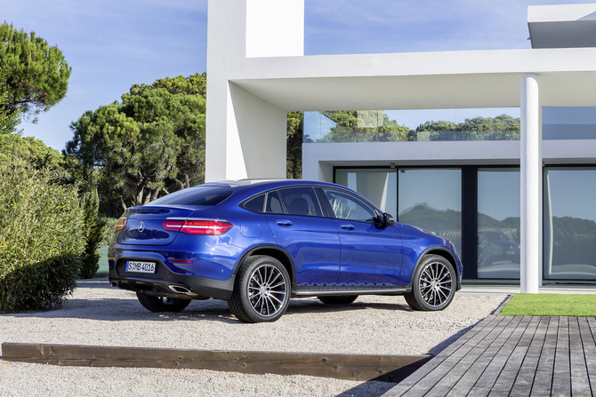 Mercedes-Benz GLC 250 4MATIC Coupé Mercedes-Benz GLC 250 4MATIC Coupé