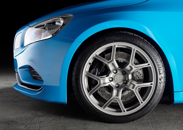 Die Reifen messen 9.5 Zoll in der Breite und 19 Zoll im Durchmesser. Die Reifen messen 9.5 Zoll in der Breite und 19 Zoll im Durchmesser.