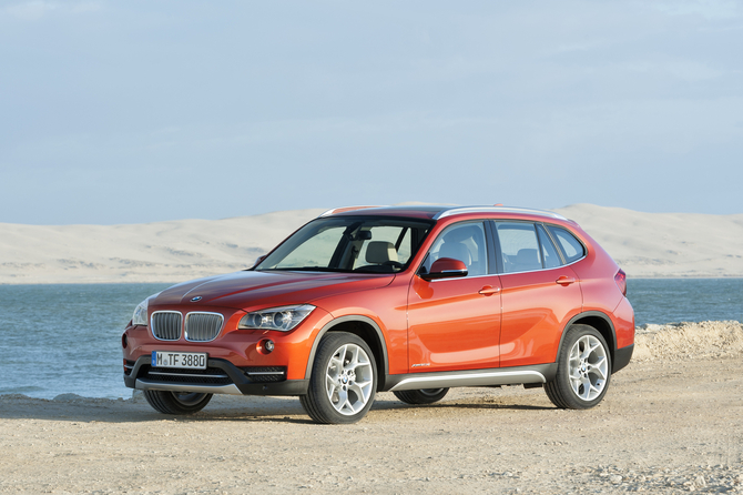 BMW X1 sDrive18i AT BMW X1 sDrive18i AT