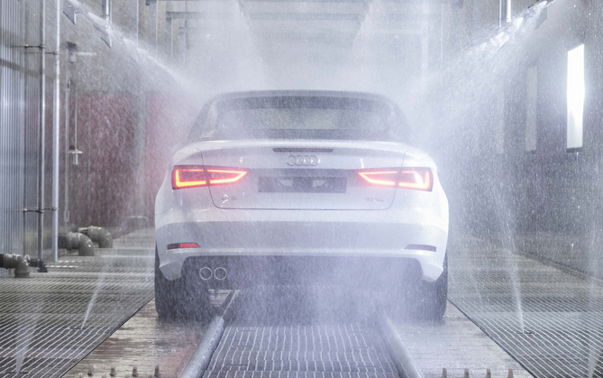 The top, its motors and chassis reinforcements add 190kg to the A3 The top, its motors and chassis reinforcements add 190kg to the A3