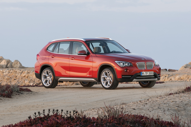 BMW X1 sDrive18i AT BMW X1 sDrive18i AT