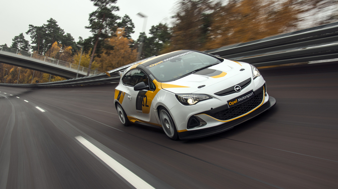 In den ersten beiden von insgesamt vier Stufen kommt dabei der Opel ADAM zum Einsatz... In den ersten beiden von insgesamt vier Stufen kommt dabei der Opel ADAM zum Einsatz...