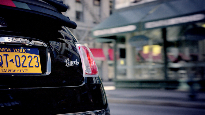 Fiat 500 Gucci Edition Advertised by Jennifer Lopez in the US and Abarth 500 Debut ad video Fiat 500 Gucci Edition Advertised by Jennifer Lopez in the US and Abarth 500 Debut ad video