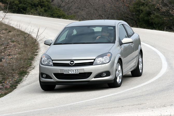 Opel Astra GTC 1.7 CDTI 110cv ecoFLEX Opel Astra GTC 1.7 CDTI 110cv ecoFLEX