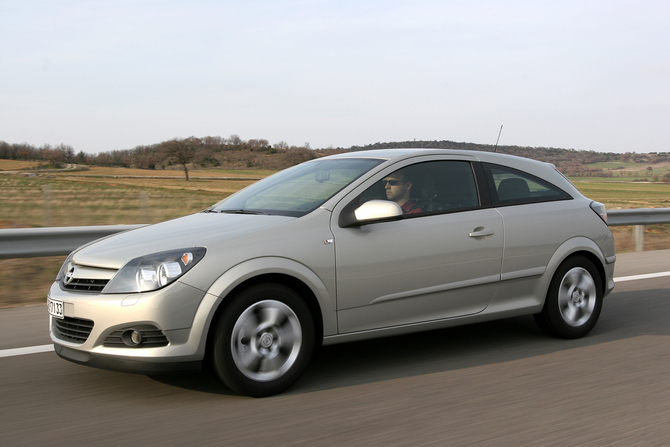 Opel Astra GTC 1.7 CDTI 110cv ecoFLEX Opel Astra GTC 1.7 CDTI 110cv ecoFLEX