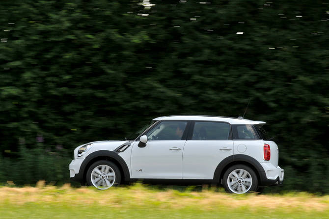 MINI (BMW) Cooper D Countryman ALL4 MINI (BMW) Cooper D Countryman ALL4