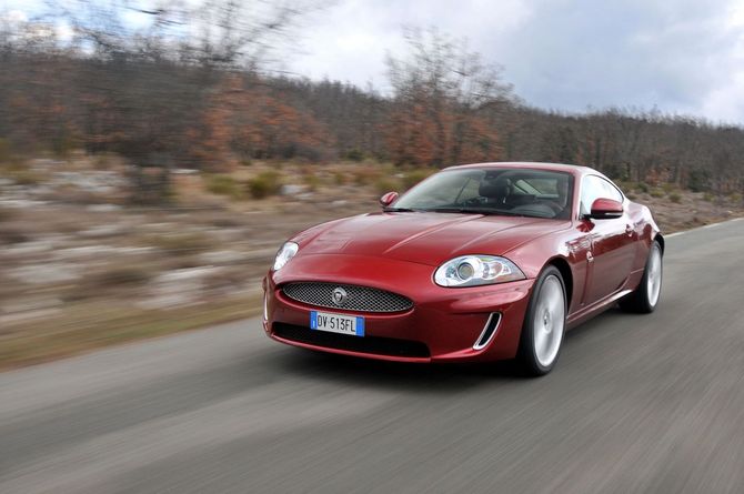 Jaguar XK Coupé 5.0L V8 Jaguar XK Coupé 5.0L V8