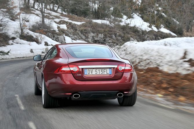Jaguar XK Coupé 5.0L V8 Jaguar XK Coupé 5.0L V8