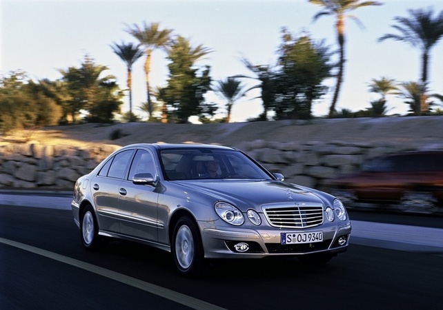 Mercedes-Benz E 270 CDI Mercedes-Benz E 270 CDI
