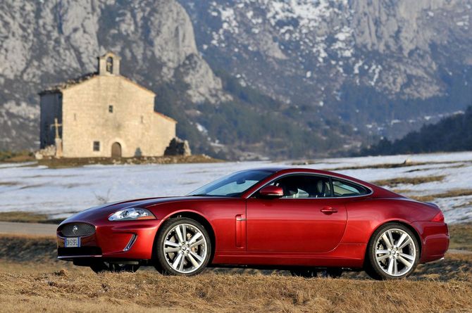 Jaguar XK Coupé 5.0L V8 Jaguar XK Coupé 5.0L V8