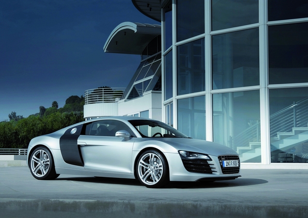 Audi R8 V10 R-Tronic Audi R8 V10 R-Tronic