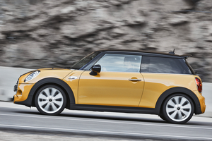 A variante de cinco portas do Cooper e o Clubman já foram vistos em testes na Europa