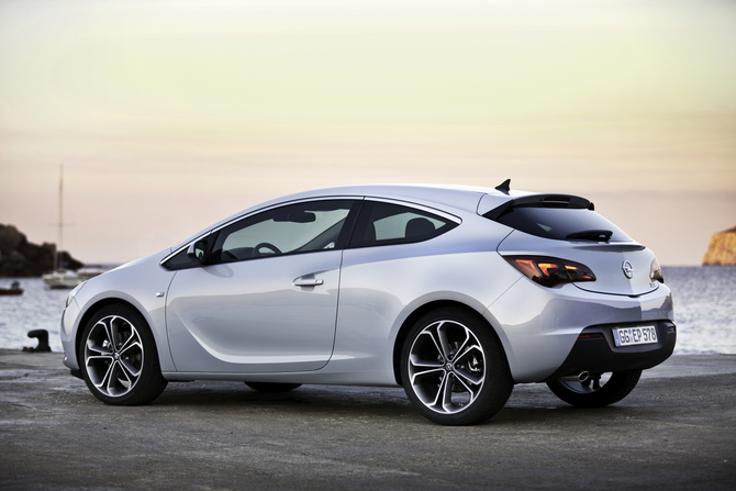 Opel Astra GTC 2.0 CDTI Active Select Opel Astra GTC 2.0 CDTI Active Select