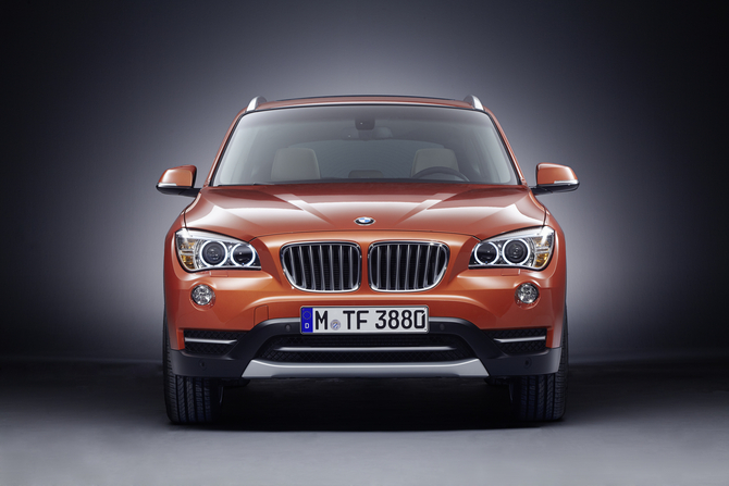 BMW X1 xDrive20i AT BMW X1 xDrive20i AT