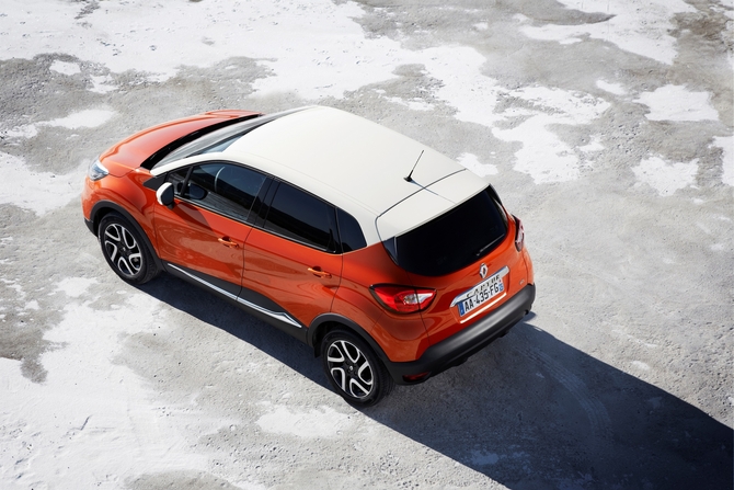 Renault Captur joue en particulier sur une peinture originale bi-ton Renault Captur joue en particulier sur une peinture originale bi-ton