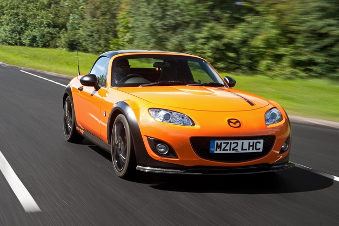O motor recebeu um grande aumento de potência, passando a deter mais de 200cv, bem longe da do Miata O motor recebeu um grande aumento de potência, passando a deter mais de 200cv, bem longe da do Miata