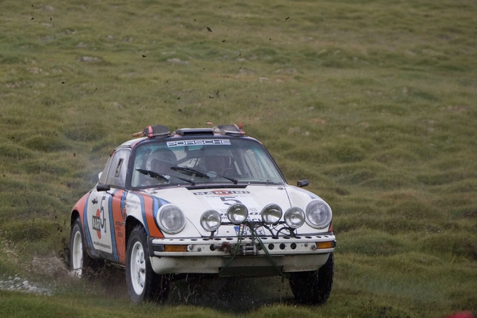 Porsche já criou versões todo-o-terreno do 911 no passado, mas para competição Porsche já criou versões todo-o-terreno do 911 no passado, mas para competição