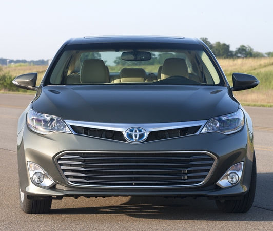 The new Avalon more narrow with a wider track than the old car The new Avalon more narrow with a wider track than the old car