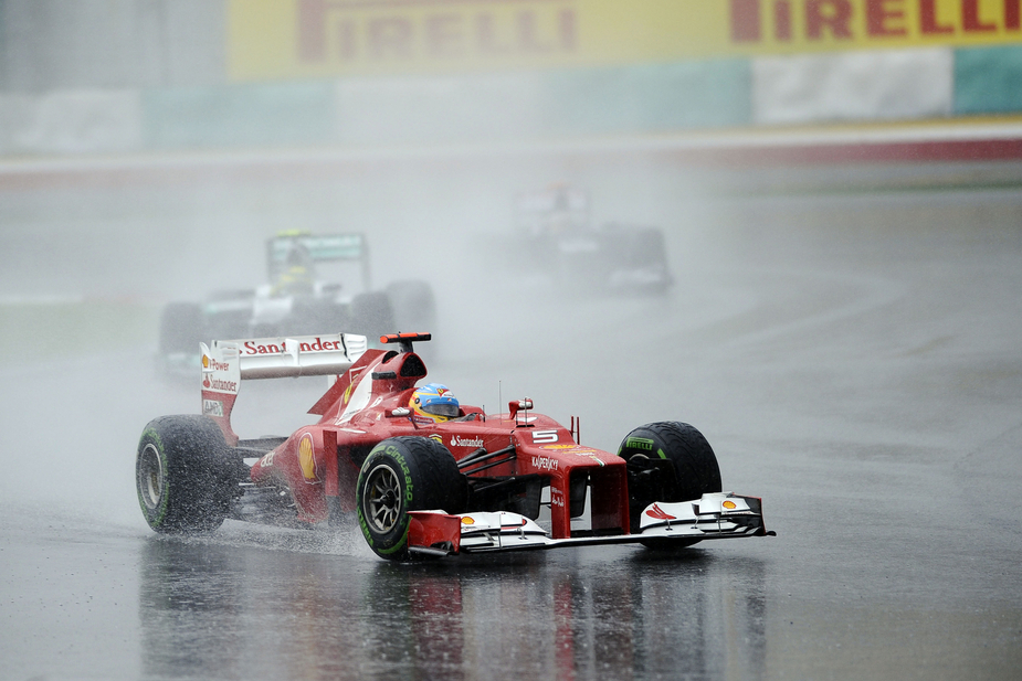 Fernando Alonso vai no encal&ccedil;o de Vettel para conquistar o t&iacute;tulo para a Ferrari