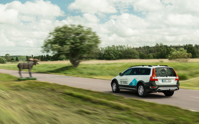 The system can automatically stop the car The system can automatically stop the car