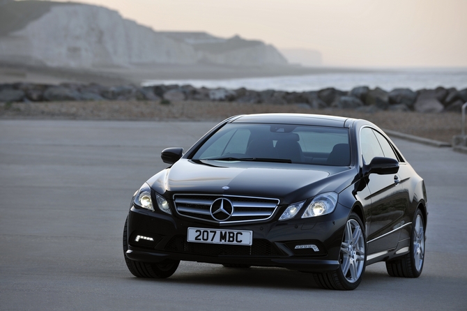 Mercedes-Benz E350 Coupe CGI BlueEFF. SE Mercedes-Benz E350 Coupe CGI BlueEFF. SE